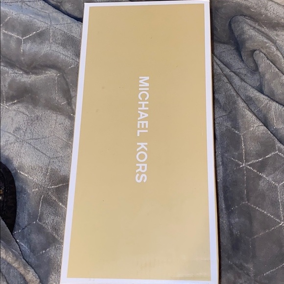 Michael Kors Sutton shoes - Picture 5 of 6